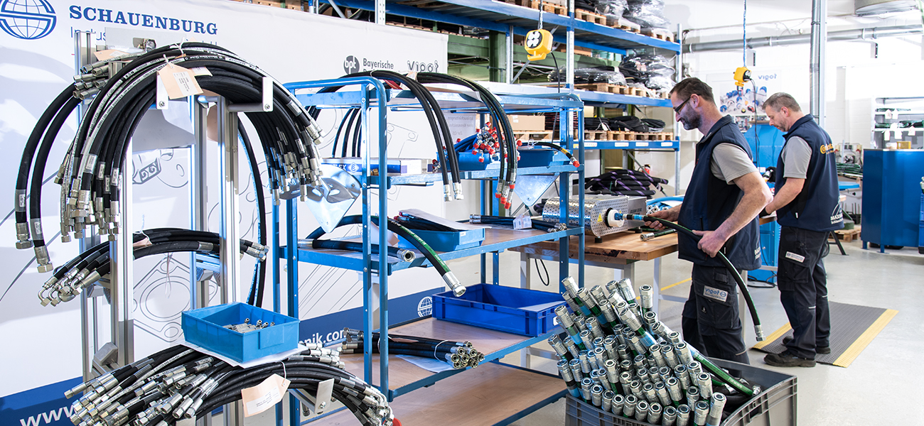 Fertigung von Schlauchtechnik bei SCHAUENBURG Industrietechnik